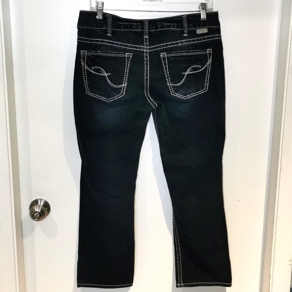 SILVER JEANS | Suki Capris, 30 W x 26 L - Picture 3 of 7